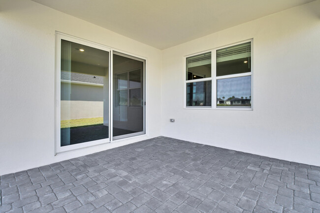 Building Photo - 8990 Dahlia Cir