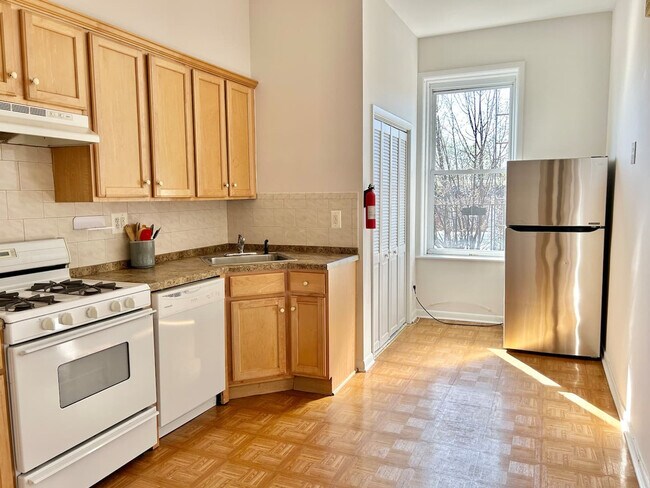 Building Photo - 1014 Washington St