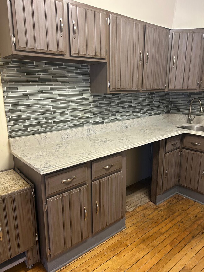 Building Photo - 7840 S Saginaw Ave