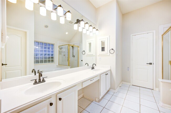 Building Photo - 1231 Parkhaven Ln