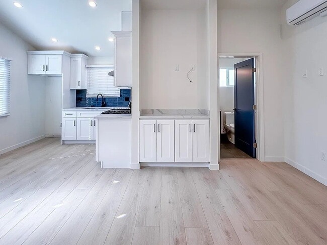 Building Photo - This newly remodeled 1-bedroom, 1-bathroom...
