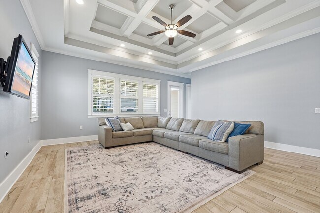 Building Photo - Stunning 4 Bedroom Home with Solar Energy & Private Pool!
