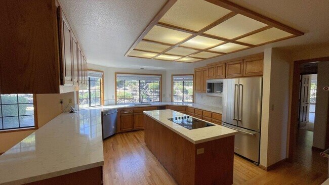 Building Photo - Walnut Creek Northgate neighborhood! Beaut...