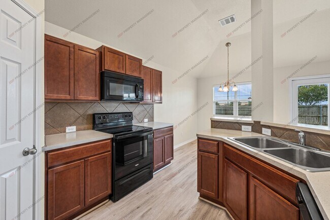 Building Photo - 7811 Redbrush