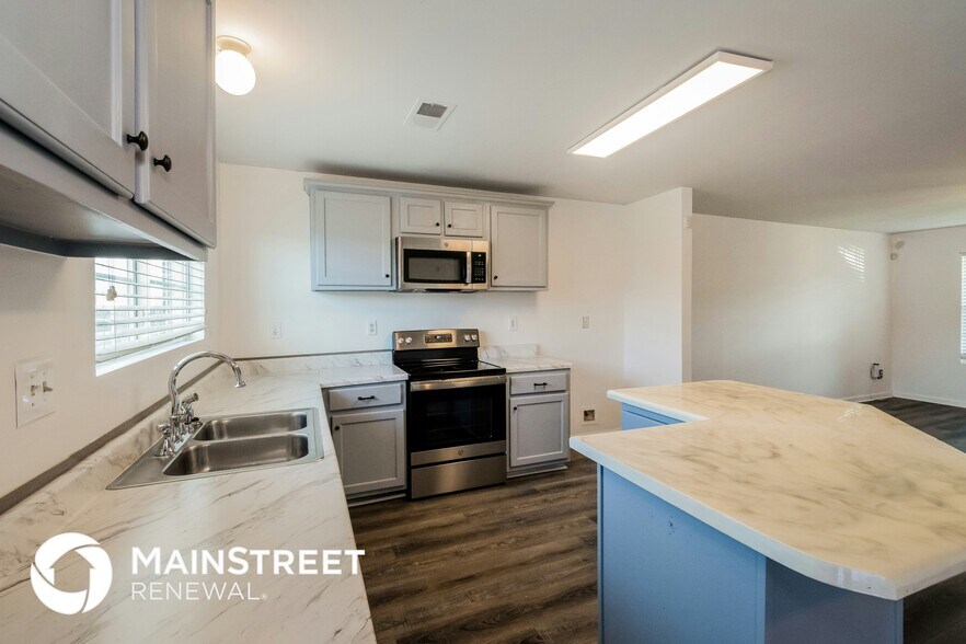 Building Photo - 10077 Woodlee Cove