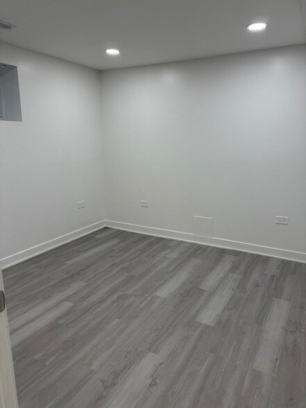 Building Photo - 8106 S Langley Ave