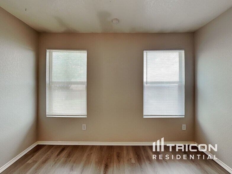 Building Photo - 3014 Edison Crest