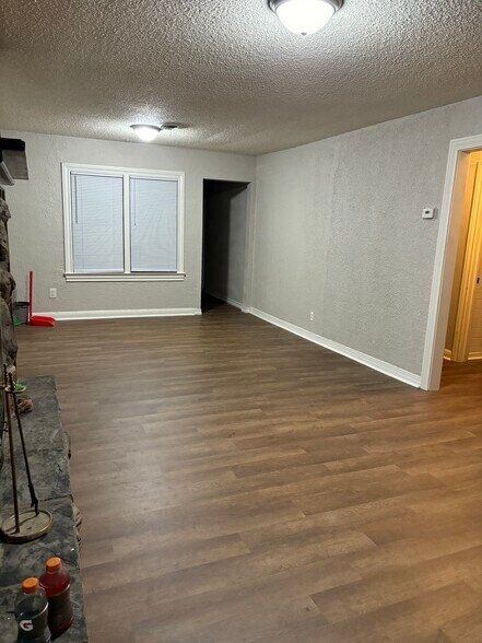 Living room - 909 S Milam St