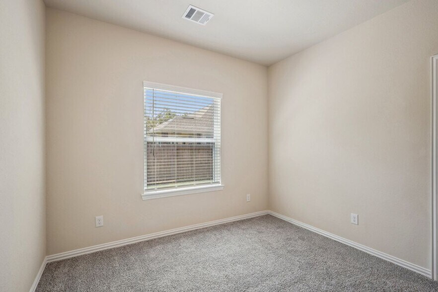 Building Photo - 18473 Railroad Ave