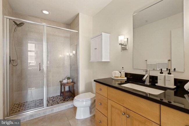 Building Photo - Incredible 11th Floor 2BR/2BA Condo (including reserved garage parking) in Vibrant Mount Vernon T...