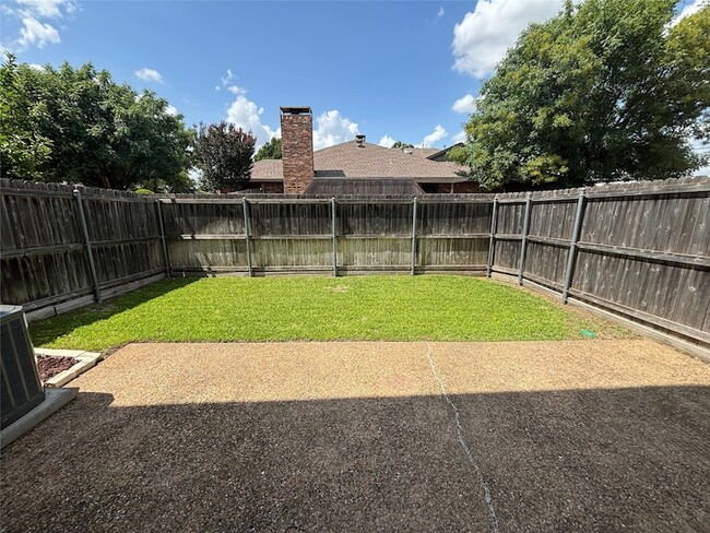 Building Photo - 3302 Wells Dr