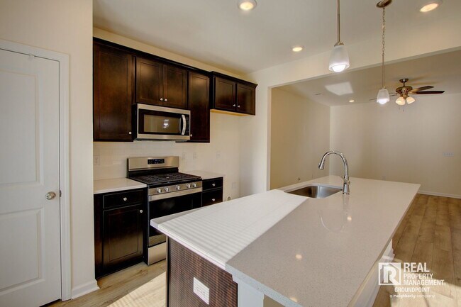 Building Photo - 432 Trotters Ln