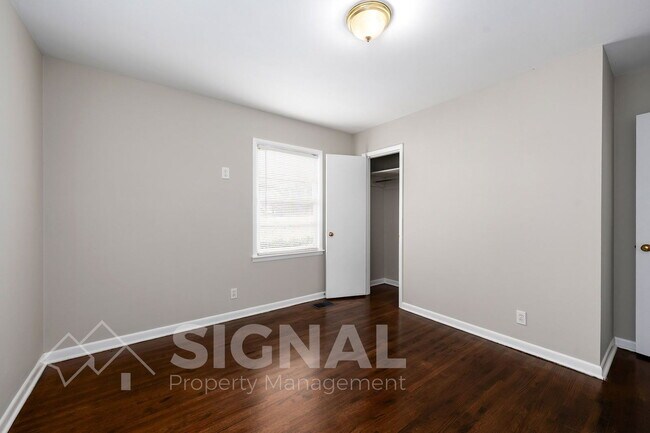 Building Photo - 2245 3rd St NE