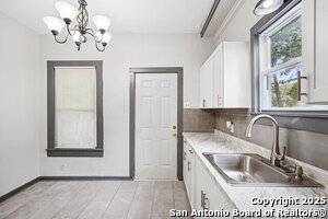 Building Photo - 531 W Gramercy Pl