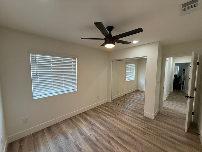 Building Photo - 5127 E Falls View Dr
