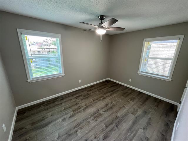 Building Photo - 2434 Lakeshore Dr