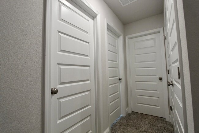 Building Photo - 323 Callie Dr