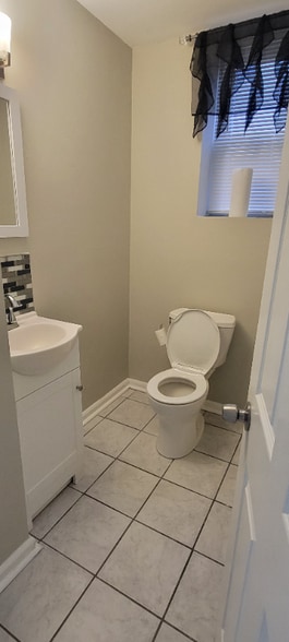 Building Photo - 5760 Theodosia Ave