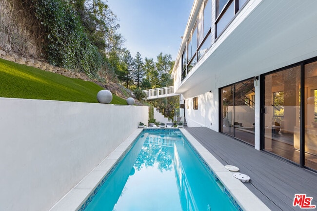 Building Photo - 2350 Benedict Canyon Drive