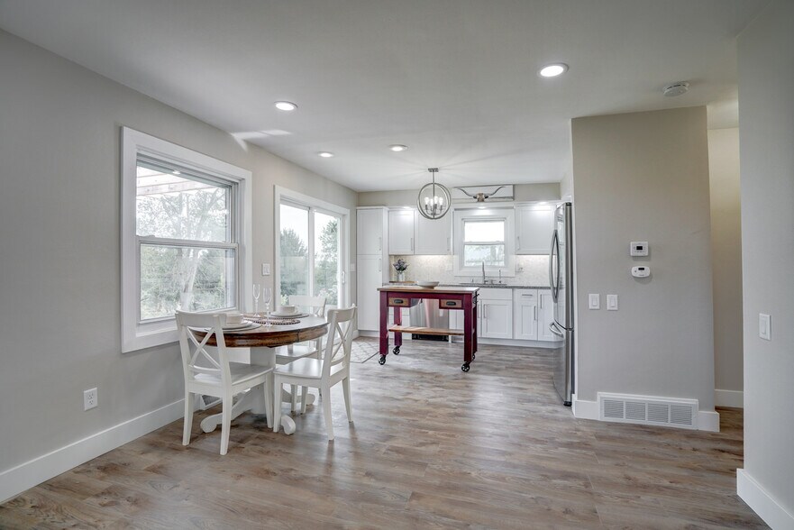 Open concept layout - 4688 Capitol View Rd