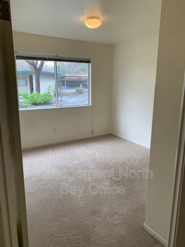 Building Photo - 2155 Meadowbrook Ct