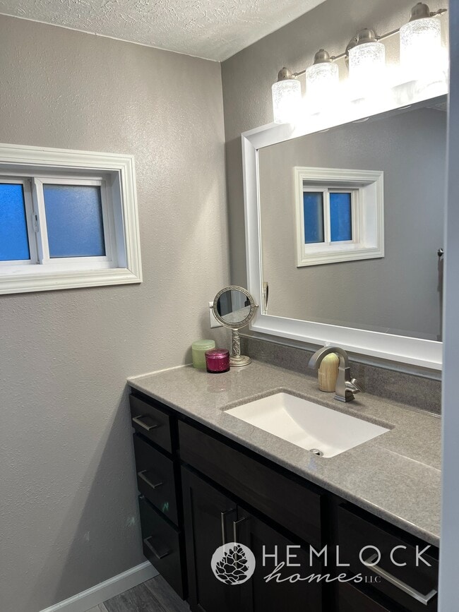 Building Photo - 601 S 1st St