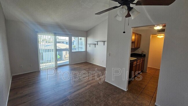 Building Photo - 7550 N 12th St