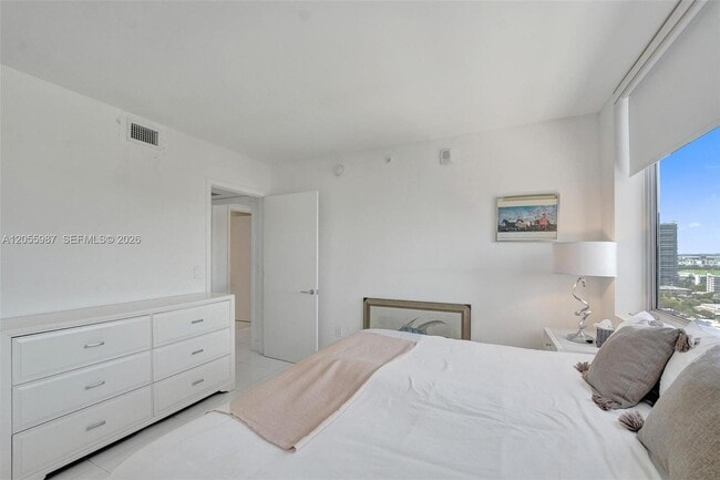 Building Photo - 2600 E Hallandale Beach Blvd