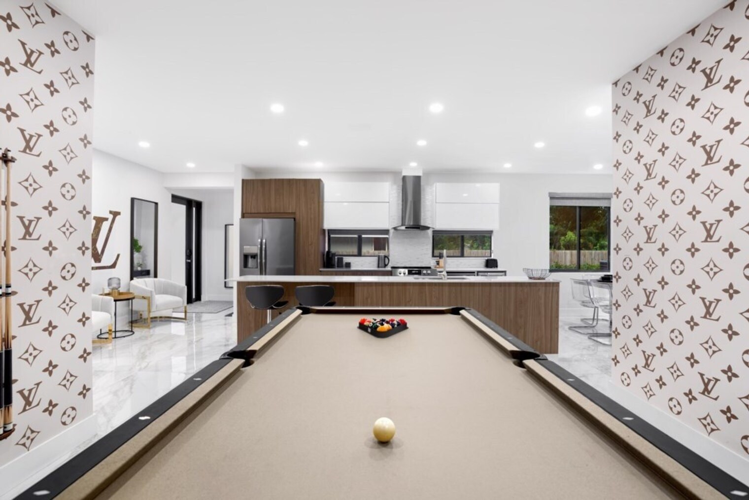 Building Photo - 826 SW 14th Ct