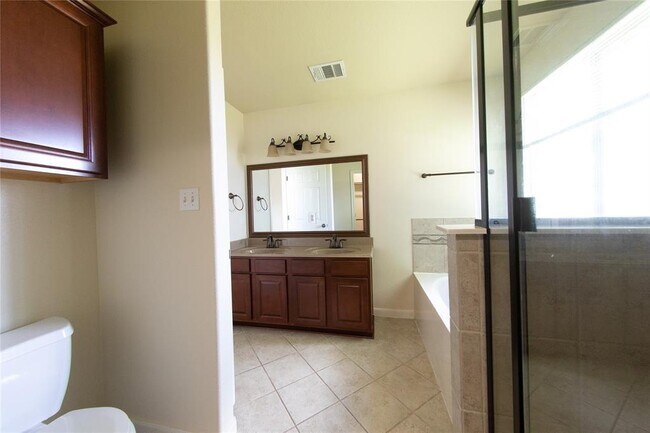 Building Photo - 30018 Bumble Bee Dr