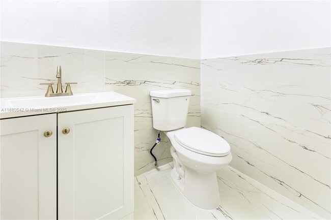 Building Photo - 365 NE 125th St