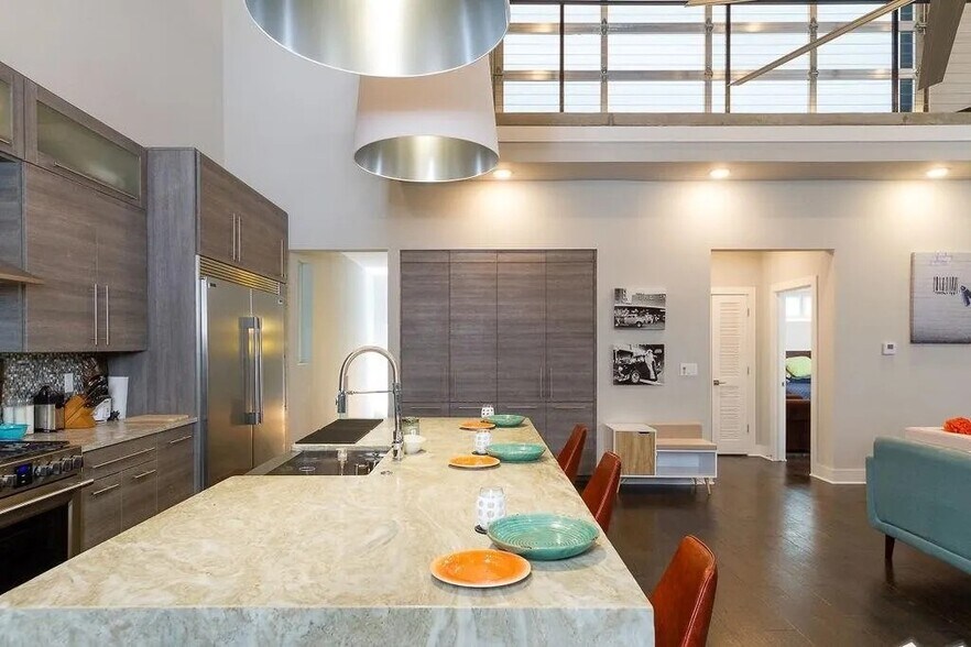 Building Photo - 1 N Desoto Pl