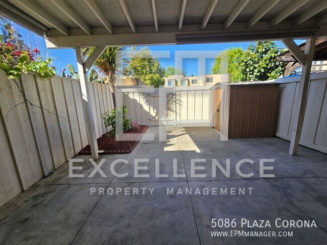 Building Photo - 5086 Plaza Corona