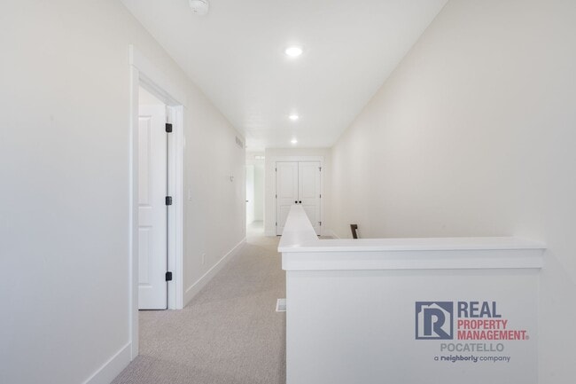 Building Photo - BRAND NEW 3 bed 2.5 Bath Townhome - Small dog negotiable