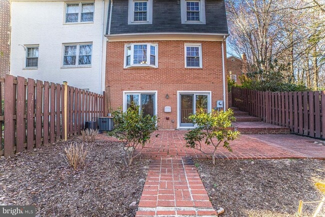 Building Photo - 3337 Contessa Ct