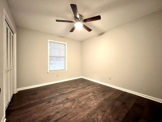 Building Photo - AVAILABLE JUNE [NO PETS PERMITTED]