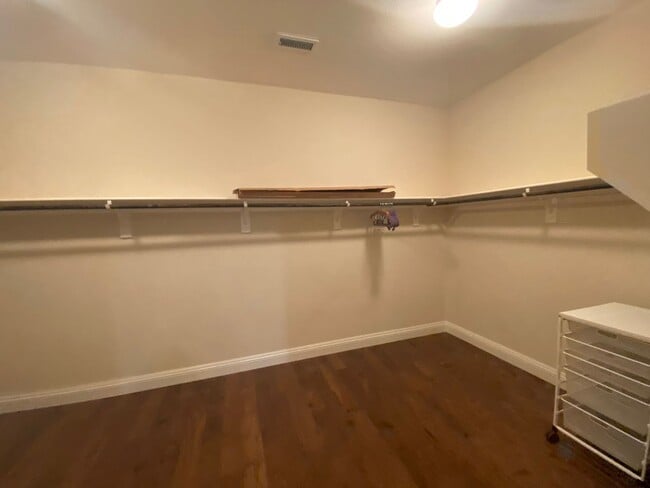 Building Photo - Sommersett 4 bedroom