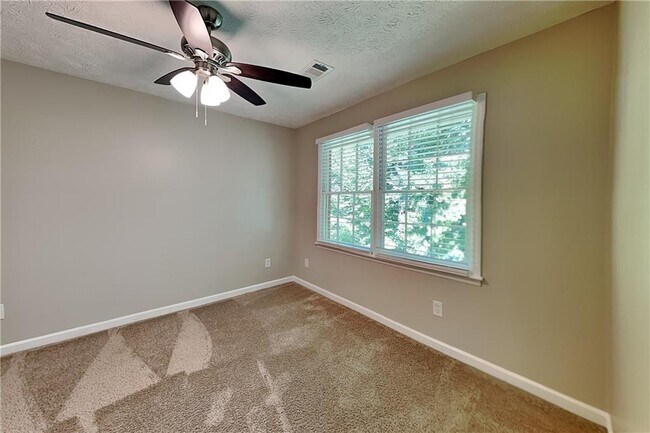 Building Photo - 3940 Camrose Pl