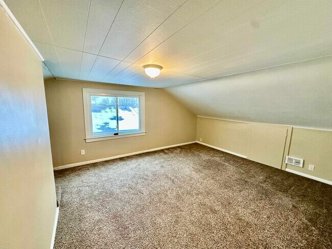 Building Photo - 30240 Groveland St