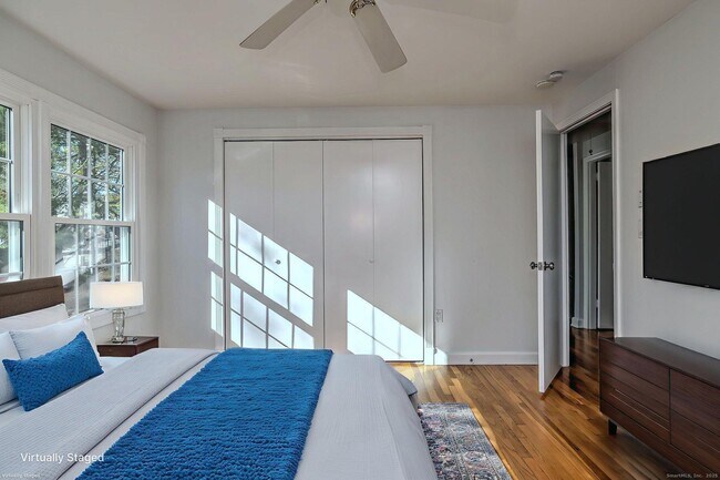 Building Photo - 245 Sunnyridge Ave