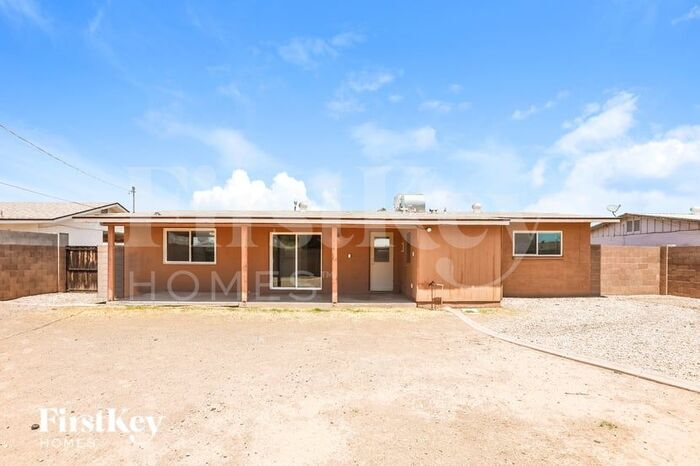 Building Photo - 1021 E Millett Ave