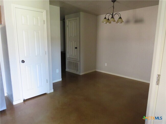 Building Photo - 4409 Brutus Ln