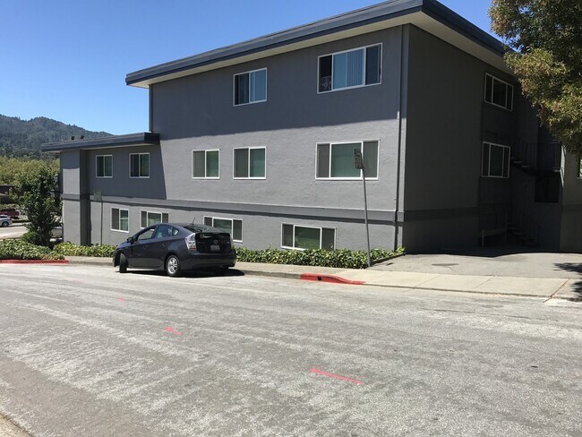 Building Photo - Stunning Remodeled 2BR/2BATHROOM Flat! Fir...