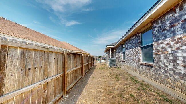 Building Photo - 316 Cedar Ridge Dr