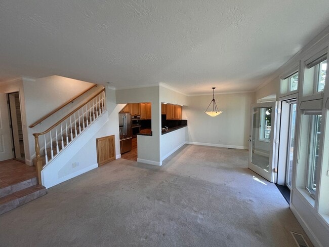 Building Photo - STUNNING 3 bed 2.5 bath Condo on the Colum...