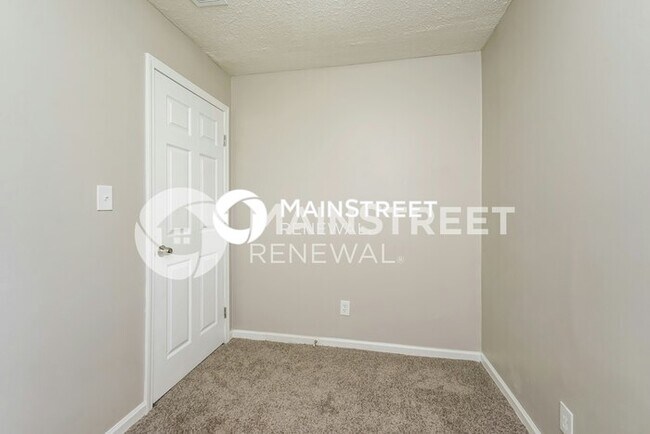 Building Photo - 3 Bedroom Pet-Friendly Home in Louisville, KY with Main Street Renewal