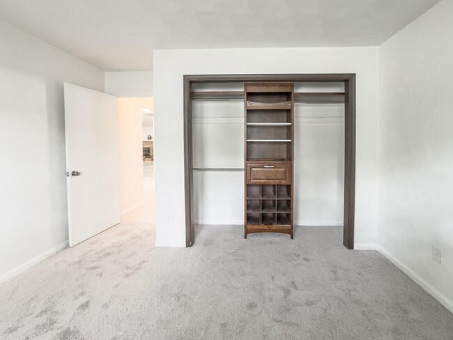 Building Photo - LOVELY STRAWBRIDGE HOME FOR RENT!!!