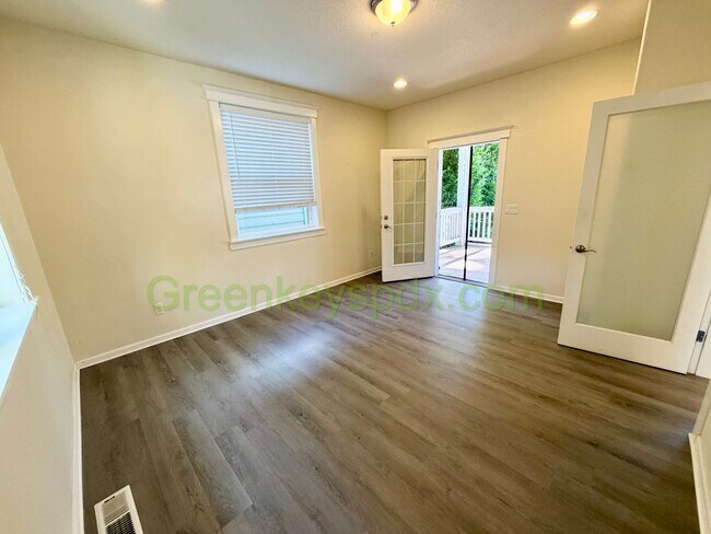 Building Photo - Gorgeous House in Upscale Neighborhood in Tigard, 5 Bedrooms plus Den/Office, 3.5 Bathrooms, Larg...