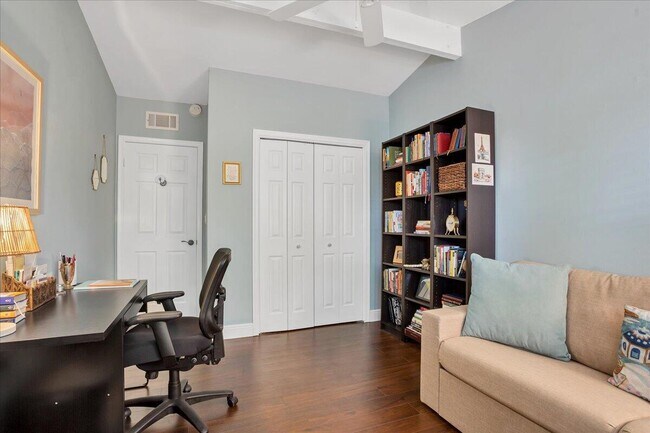 Building Photo - 1110 SW 15th St