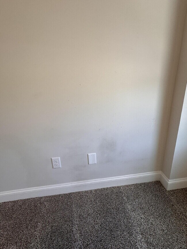 Building Photo - Inquire today on how to get FREE rent!